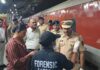 Mumbai-Kushinagar Express में बच्ची का शव मिलने से सनसनी, बाथरूम के कूड़ेदान में मिला शव Mumbai-Kushinagar Express में बच्ची का शव मिलने से सनसनी, बाथरूम के कूड़ेदान में मिला शव