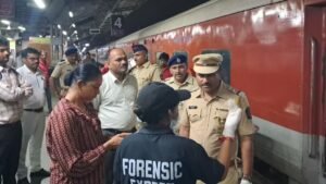 Mumbai-Kushinagar Express में बच्ची का शव मिलने से सनसनी, बाथरूम के कूड़ेदान में मिला शव