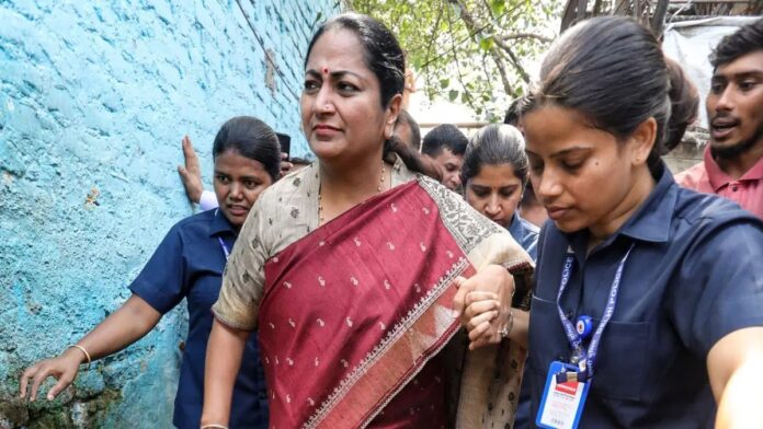 Rekha Gupta News: दिल्ली की सीएम रेखा गुप्ता की सुरक्षा बढ़ाई गई, CRPF कमांडो तैनात