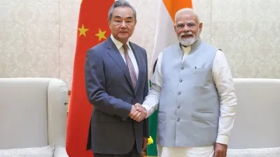 Editorial: Wang Yi की भारत यात्रा के बाद उठे सात बड़े सवाल, क्या चीन के सामने रणनीतिक नरमी दिखा रही है मोदी सरकार? Editorial: Wang Yi की भारत यात्रा के बाद उठे सात बड़े सवाल, क्या चीन के सामने रणनीतिक नरमी दिखा रही है मोदी सरकार?