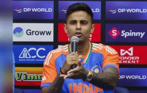 Asia Cup 2025 फाइनल में भारत की जीत के बाद विवाद, पाक पत्रकार पर भड़के सूर्यकुमार यादव कहा “मेरी ट्रॉफी मेरी टीम है”