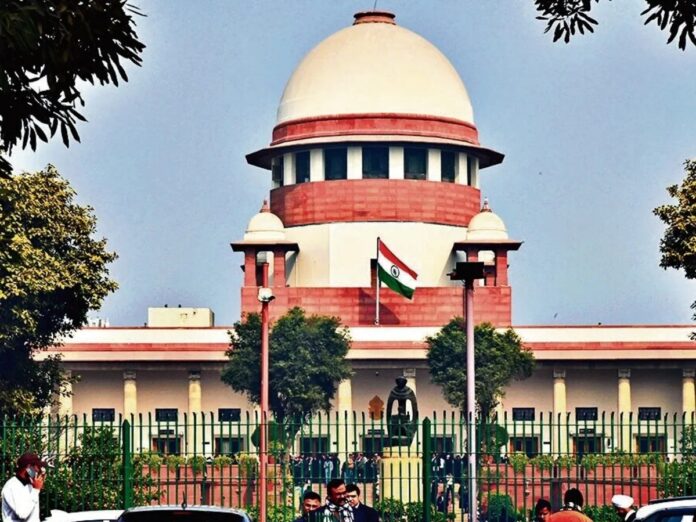 सुप्रीम कोर्ट ने नेताओं को क्यों दी 'मोटी चमड़ी' रखने की सलाह, जानें क्या था मामला? सुप्रीम कोर्ट ने नेताओं को क्यों दी 'मोटी चमड़ी' रखने की सलाह, जानें क्या था मामला?