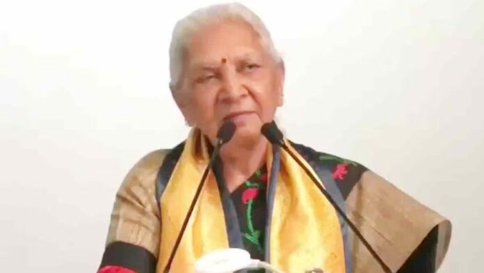 राज्यपाल आनंदीबेन पटेल की छात्राओं को नसीहत, राज्यपाल आनंदीबेन पटेल की छात्राओं को नसीहत,