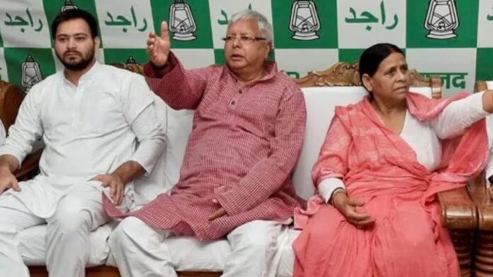 IRCTC Scam: Lalu Yadav, Rabri Devi और Tejashwi Yadav पर भ्रष्टाचार और साजिश के आरोप तय, कोर्ट में चलेगा मुकदमा IRCTC Scam: Lalu Yadav, Rabri Devi और Tejashwi Yadav पर भ्रष्टाचार और साजिश के आरोप तय, कोर्ट में चलेगा मुकदमा