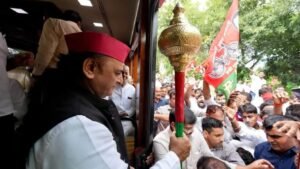 Welcomed by a bulldozer, offering prayers at a Hanuman temple, and holding a mace... Akhilesh sent a political message from Raebareli.