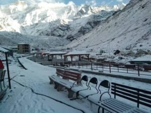 उत्तराखंड में मौसम का यू-टर्न, 9 जिलों में बारिश और ऊंचाई वाले इलाकों में बर्फबारी के आसार