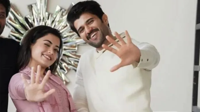 Vijay Deverakonda ने किया Rashmika Mandanna से सगाई, फरवरी 2026 में शादी की तैयारी Vijay Deverakonda ने किया Rashmika Mandanna से सगाई, फरवरी 2026 में शादी की तैयारी